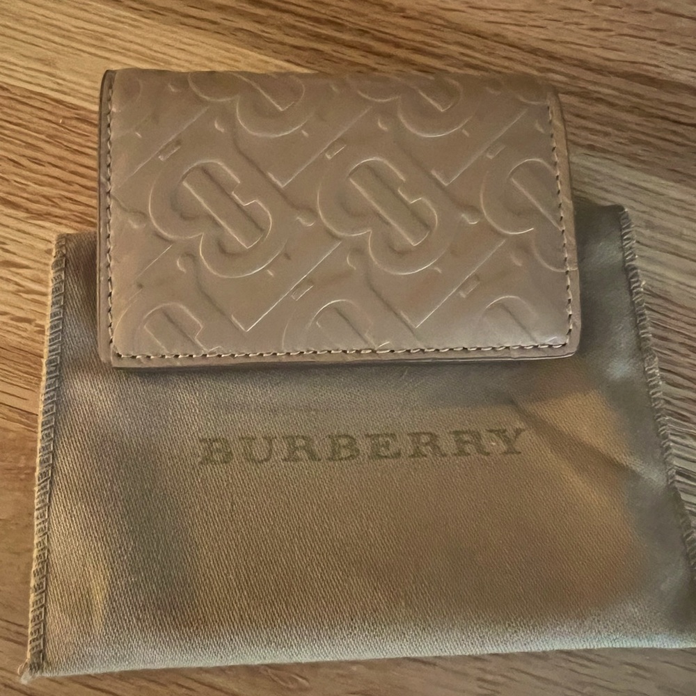 New BURBERRY/ Tan Monogram Card and Coin Case